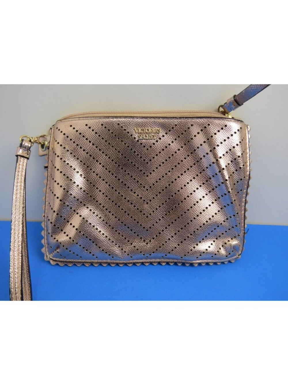 Victoria's Secret Laser Cut Night Out Blush Metallic Gold Zipper Makeup Bag